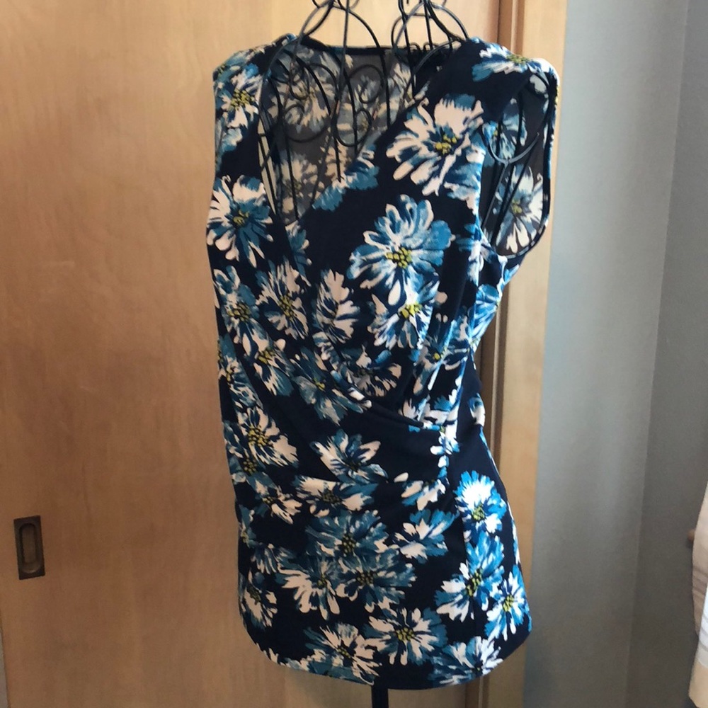 Sleeveless blouse